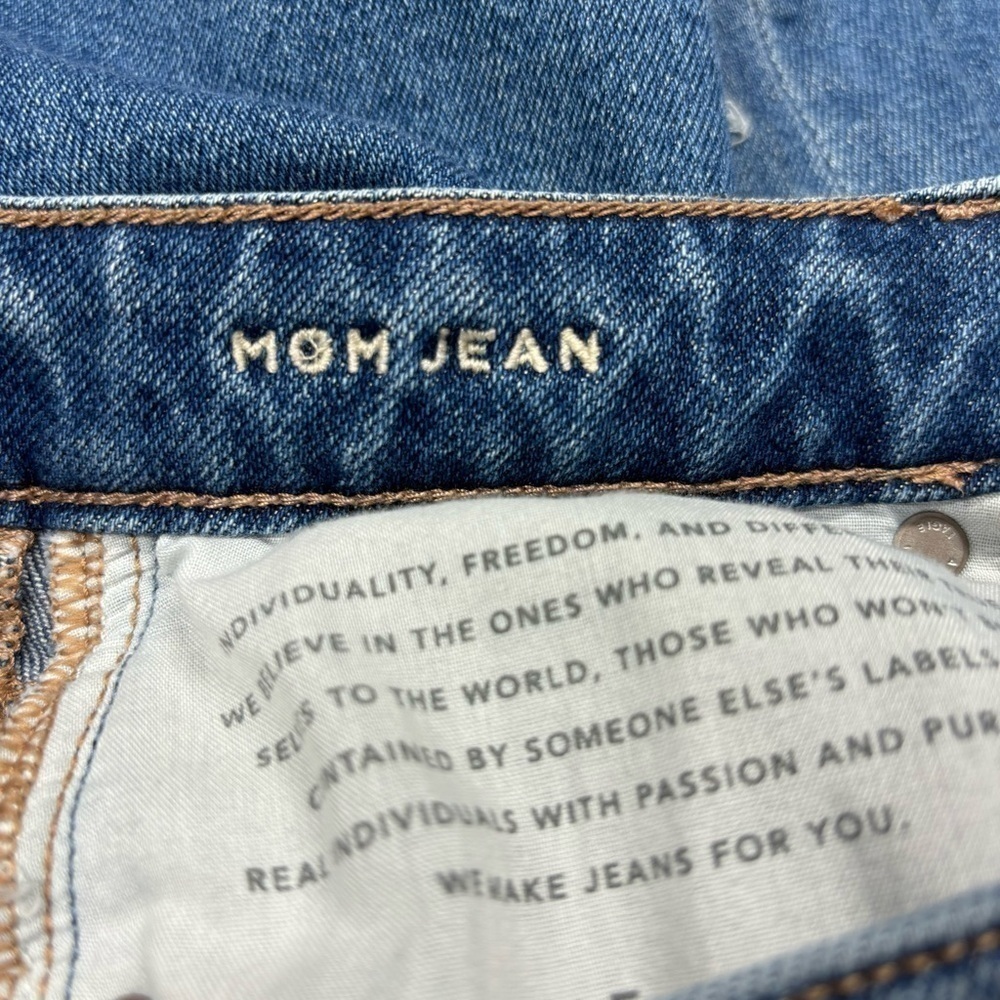 American Eagle Jeans Womens 0 Mom Jean Stretch Classic Distressed Raw Hem Holes - Picture 3 of 6